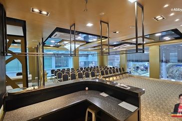 URGENT SALE! INTER-CORNER OFFICE @ KK Times Square | BELOW Market Value 