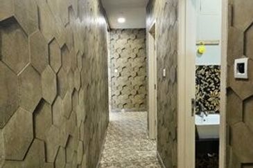 URGENT SALE! INTER-CORNER OFFICE @ KK Times Square | BELOW Market Value 