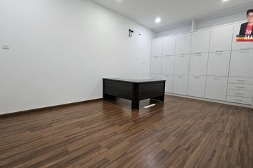 Panas Bah! Suria Inanam 1st Floor Ready Pakai, Harga Cun Gila!