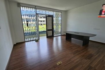 Panas Bah! Suria Inanam 1st Floor Ready Pakai, Harga Cun Gila!