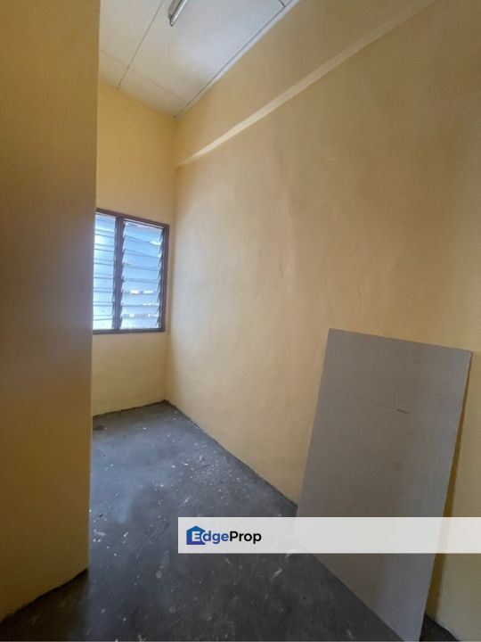 Value buy shoplot apartment in seri kembangan, Selangor, Seri Kembangan