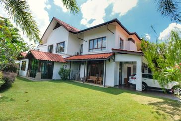 Bkt Jelutong Corner Lot Superlink Renovated F/Hold