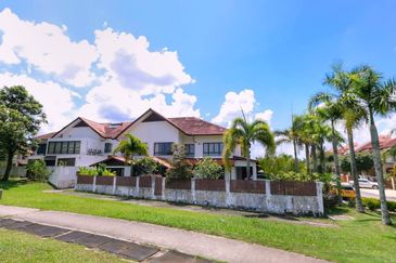 Bkt Jelutong Corner Lot Superlink Renovated F/Hold