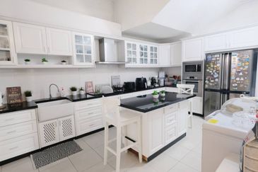 Bkt Jelutong Corner Lot Superlink Renovated F/Hold