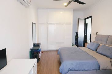 Bkt Jelutong Corner Lot Superlink Renovated F/Hold