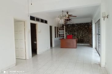 Melawati 4Storey Semi-D Huge Land Area KL