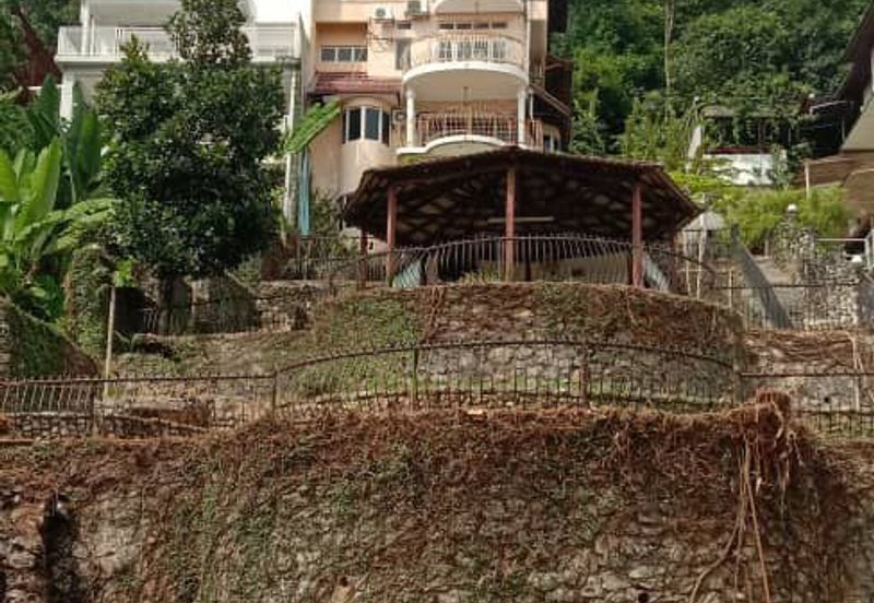 Melawati 4Storey Semi-D Huge Land Area KL