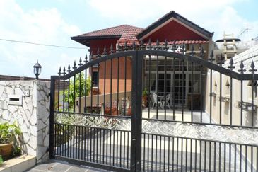 Melawati 4Storey Semi-D Huge Land Area KL