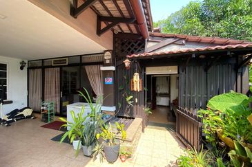 Melawati Corner Lot Reduced Price Fully Renovated Freehold 