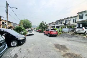 Taman Saujana Puchong