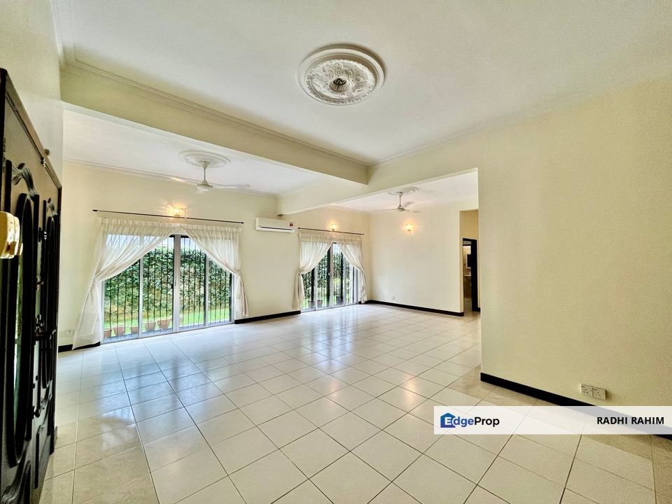 Semi-D with Pool, Facing Open, CCTV, Gated Nicely Renovated , Selangor, Ulu Kelang