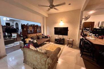 Corner Lot Jalan B Melawati Freehold Near School