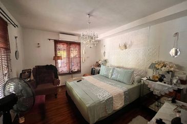 Corner Lot Jalan B Melawati Freehold Near School