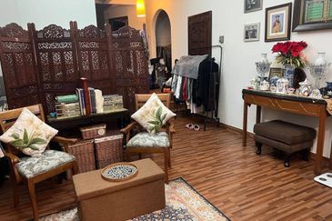 Corner Lot Jalan B Melawati Freehold Near School