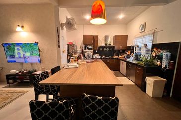 Corner Lot Jalan B Melawati Freehold Near School