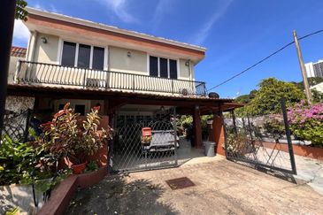 Corner Lot Jalan B Melawati Freehold Near School