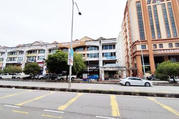 Ampang 4-Storey Shop Office Tmn Putra Sulaiman Facing Main Road