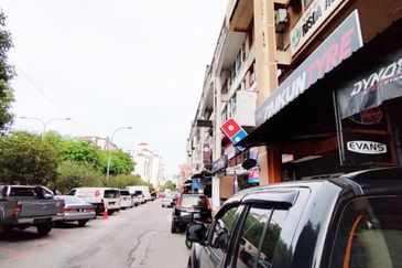 Ampang 4-Storey Shop Office Tmn Putra Sulaiman Facing Main Road