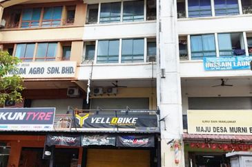 Ampang 4-Storey Shop Office Tmn Putra Sulaiman Facing Main Road