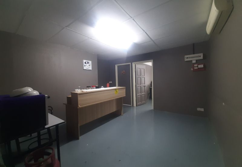 AU5 Rumah Kedai Untuk Dijual Facing Main Road