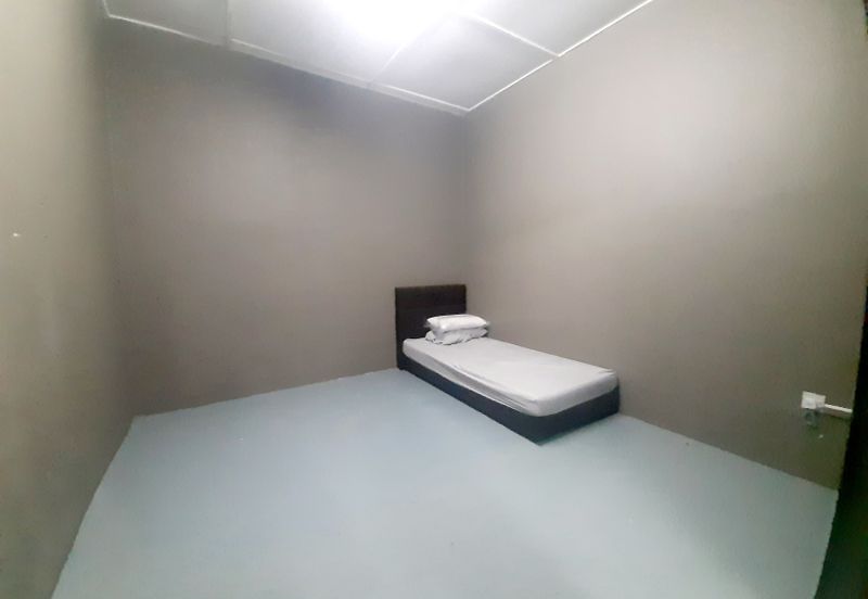 AU5 Rumah Kedai Untuk Dijual Facing Main Road