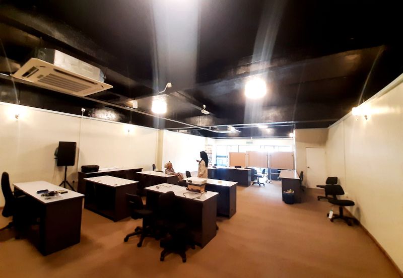 AU5 Rumah Kedai Untuk Dijual Facing Main Road