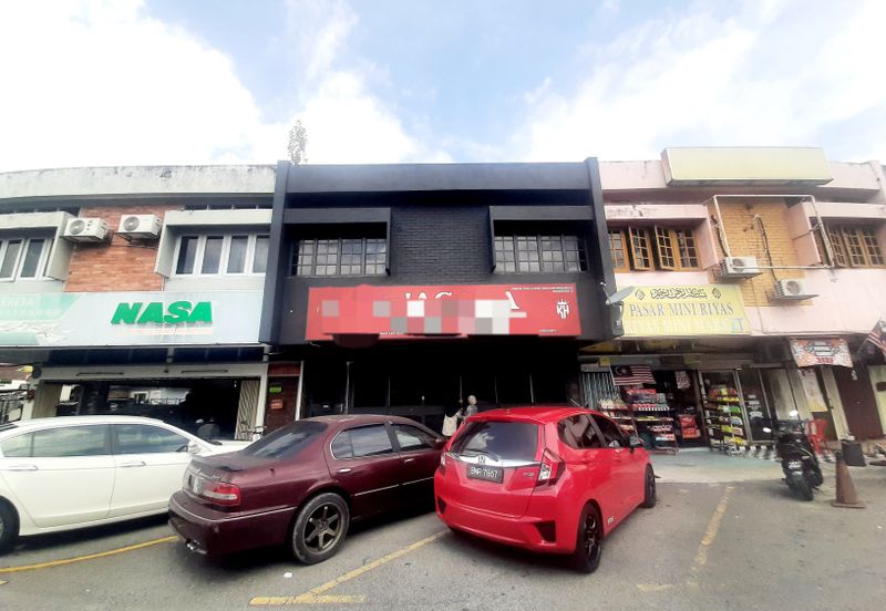 AU5 Rumah Kedai Untuk Dijual Facing Main Road