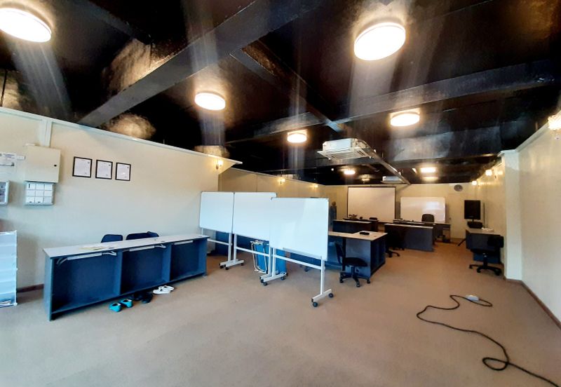 AU5 Rumah Kedai Untuk Dijual Facing Main Road