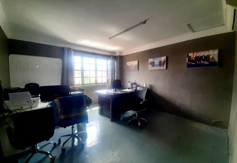 AU5 Rumah Kedai Untuk Dijual Facing Main Road