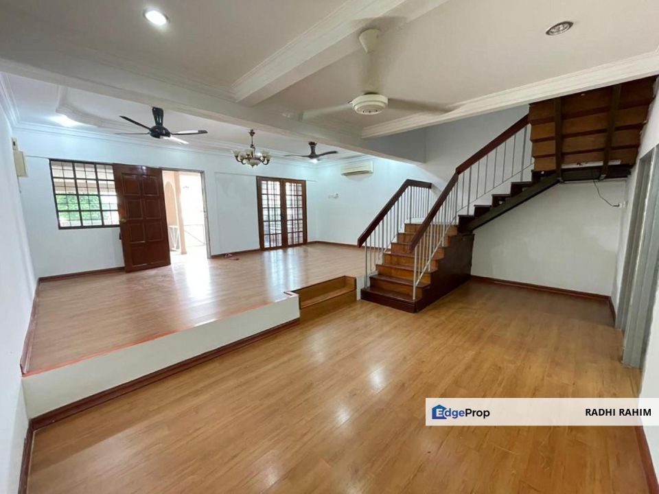 Selayang Indah Endlot Freehold Renovated Facing Open Gombak , Kuala Lumpur, Selayang