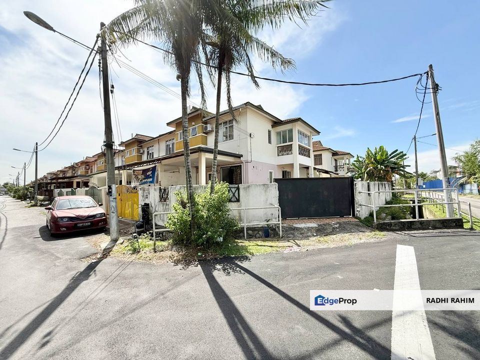 Corner Lot Dengkil Facing Open Dapur Dah Extend Taman Emas , Selangor, Sepang