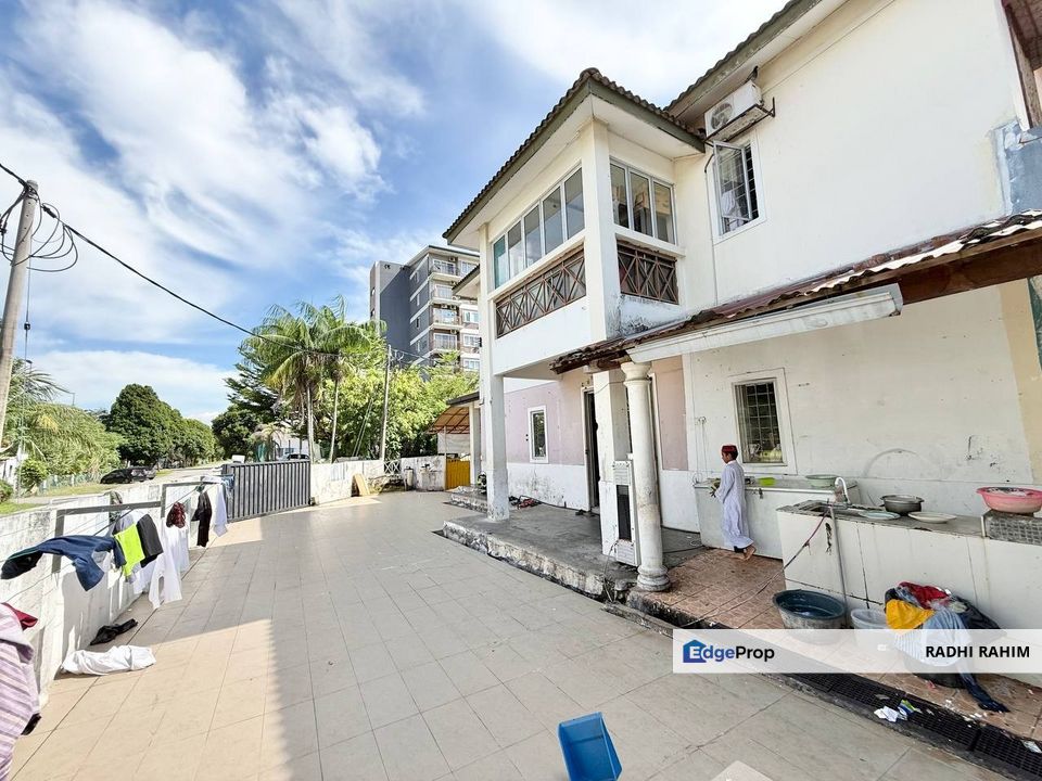 Corner Lot Dengkil Facing Open Dapur Dah Extend Taman Emas , Selangor, Sepang