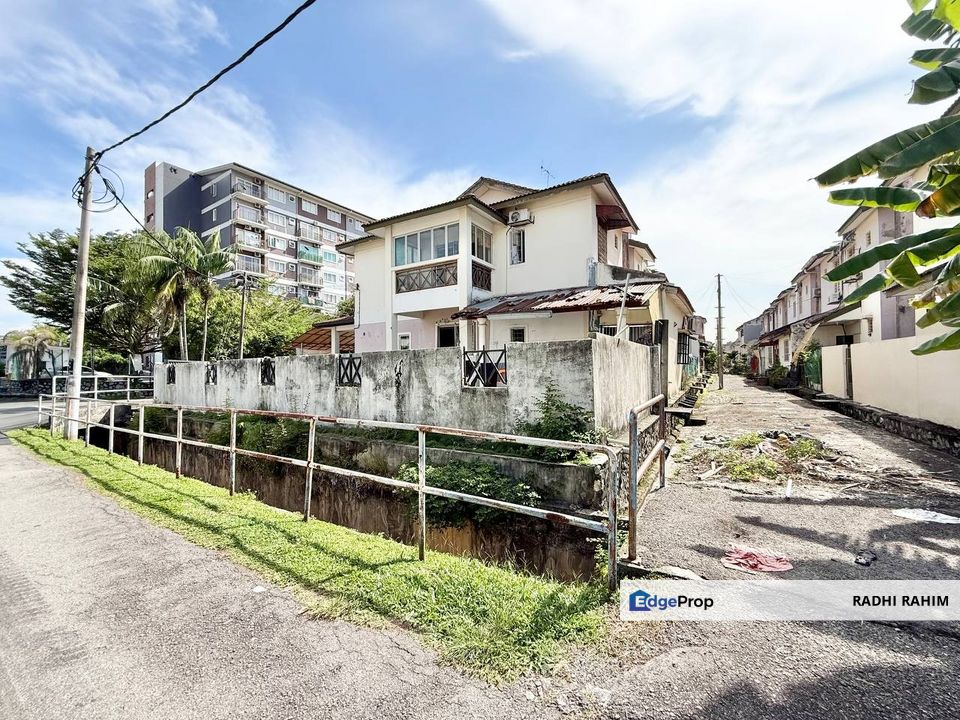 Corner Lot Dengkil Facing Open Dapur Dah Extend Taman Emas , Selangor, Sepang