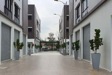 3sty Corner Shop in Setia Eco Templer For Sale