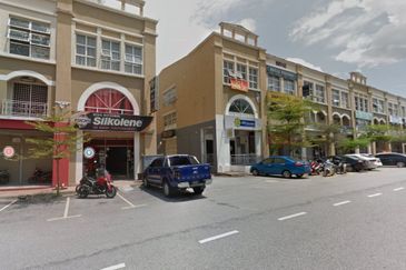 3sty Shop Lot in Rawang For Sale