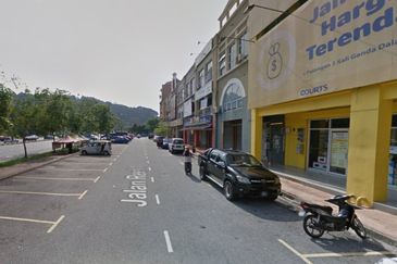 End Lot 3 storey Shop Lot in Rawang For Sale