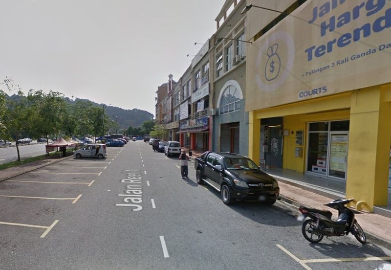 End Lot 3 storey Shop Lot in Rawang For Sale