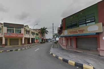 3sty Corner Shop in Tanjung Karang For Sale