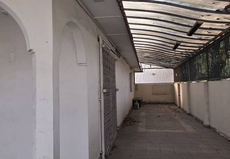  Freehold Single Storey Corner House Renovated For Sale