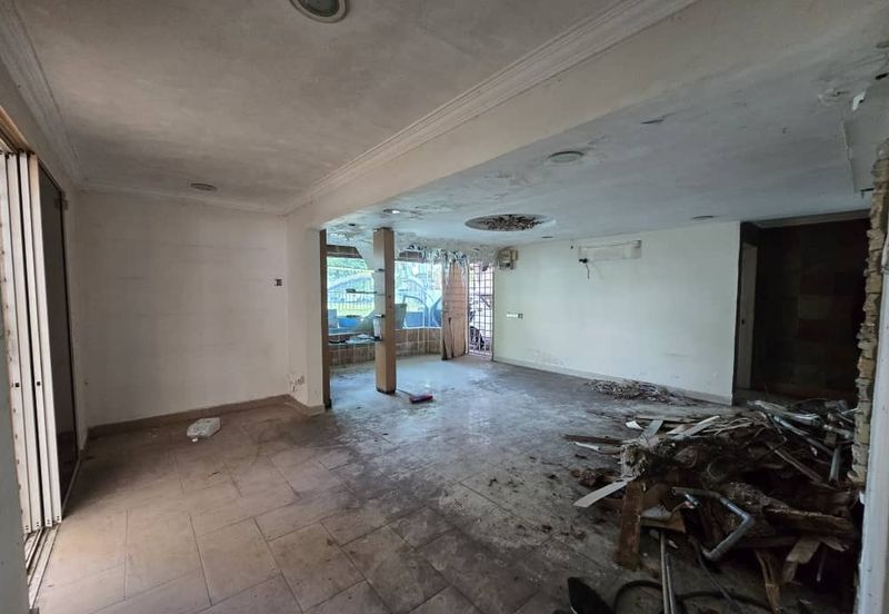  Freehold Single Storey Corner House Renovated For Sale