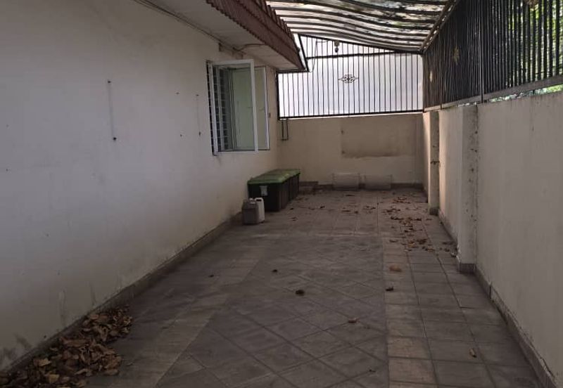  Freehold Single Storey Corner House Renovated For Sale