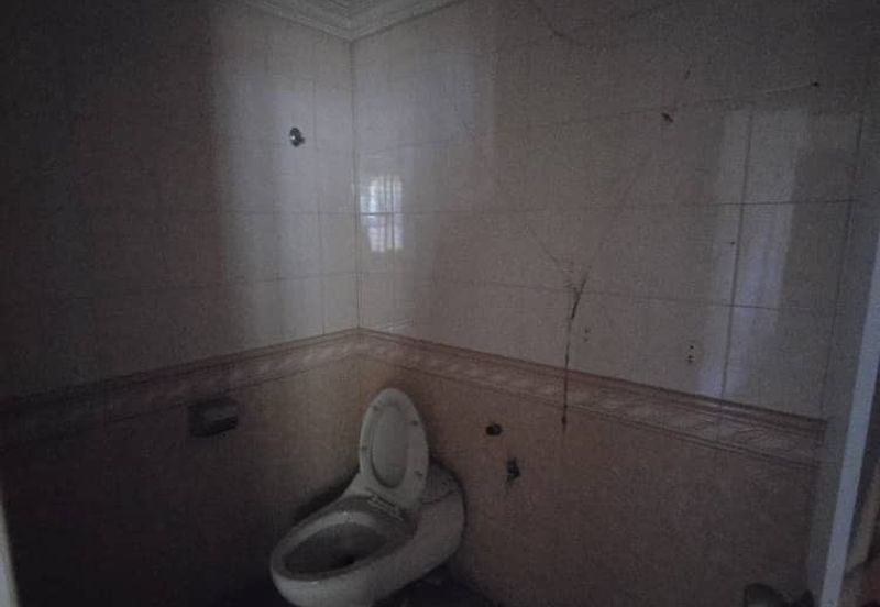  Freehold Single Storey Corner House Renovated For Sale