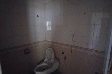  Freehold Single Storey Corner House Renovated For Sale