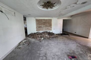  Freehold Single Storey Corner House Renovated For Sale