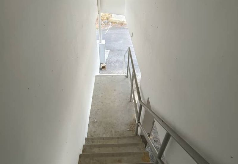 2 Storey Shoplot Ground Floor @ Jalan Prima, Tmn Velox FOR RENT !