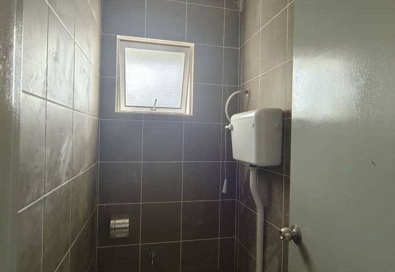 2 Storey Shoplot Ground Floor @ Jalan Prima, Tmn Velox FOR RENT !