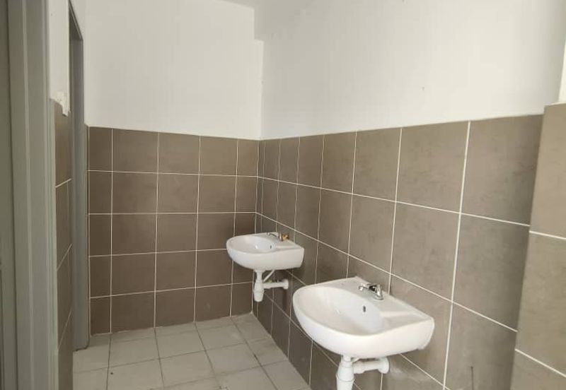 2 Storey Shoplot Ground Floor @ Jalan Prima, Tmn Velox FOR RENT !