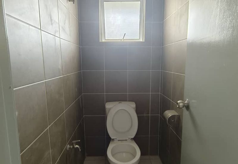 2 Storey Shoplot Ground Floor @ Jalan Prima, Tmn Velox FOR RENT !