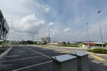 2 Storey Shoplot Ground Floor @ Jalan Prima, Tmn Velox FOR RENT !