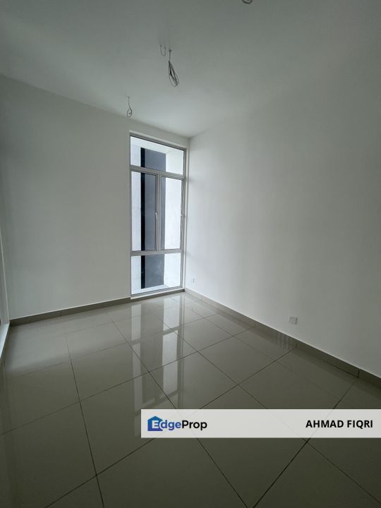 Anggun Lumayan 2 Parkings Middle Floor Facing Tasik and Morning Sun Cheapest Price, Kuala Lumpur, Cheras